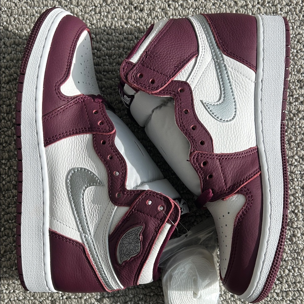 NEW Nike Jordan 1 Retro High OG Bordeaux (GS) Size 6Y Women Size 7.5